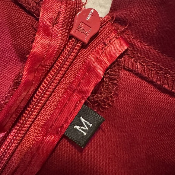 Women’s No Brand Burgundy Off the Shoulder Dress - Picture 3 of 6